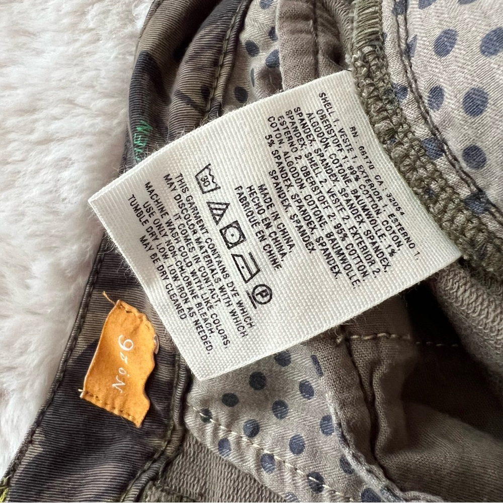 Pilcro Floral Chinos Hyphen Printed Chinos - Picture 14 of 14